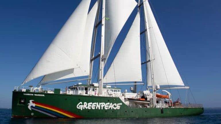 Greenpeace Rainbow Warrior 3 ile Çeşme’de