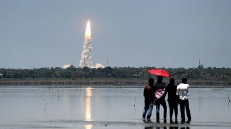 Hindistan insansız uzay mekiğini Uzay’a fırlattı