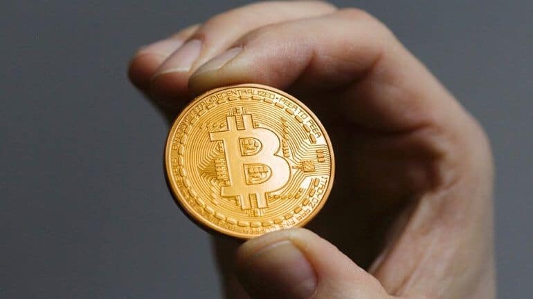 Wall Street Analisti: Bitcoin Alın, Altcoinlerinizi Satın!